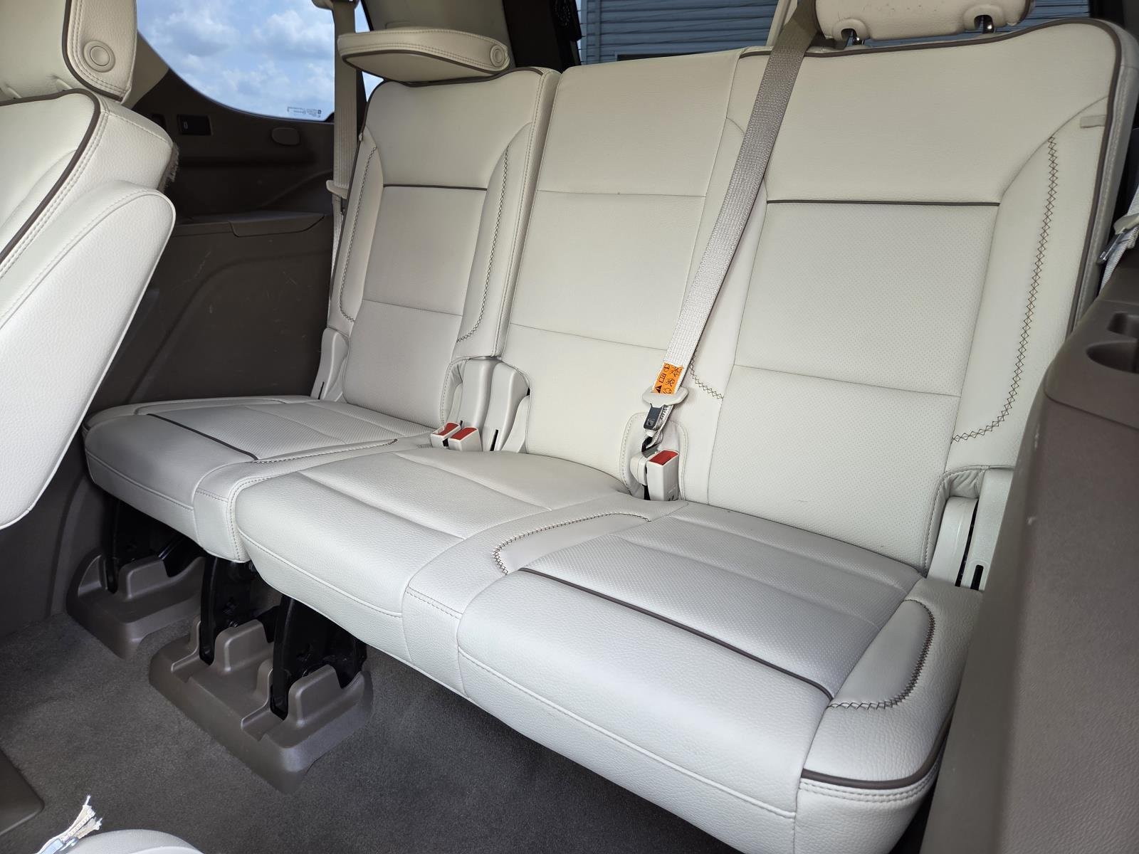 Used 2022 White Frost Tricoat GMC Denali image 36