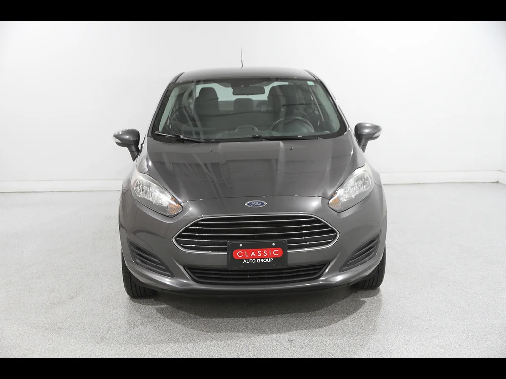 Used 2015 Magnetic Ford SE image 2