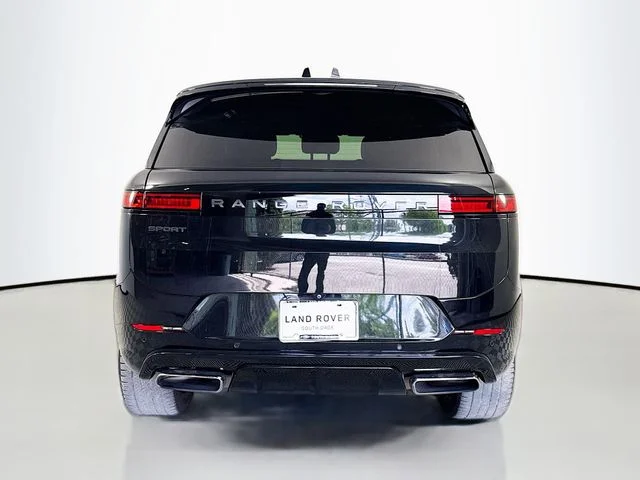 Used 2024 Black Land Rover Dynamic SE image 6