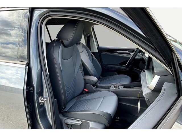 New 2026 Platinum Gray Metallic Volkswagen 2.0T SE image 30