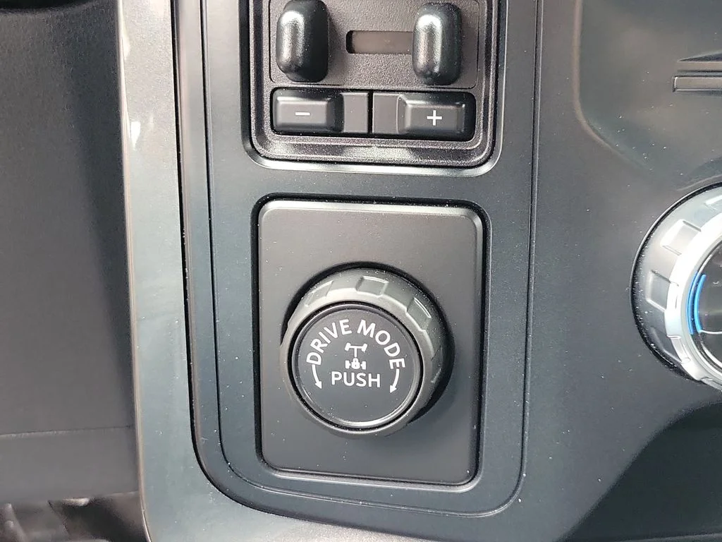 Used 2023 Black Ford XLT image 26