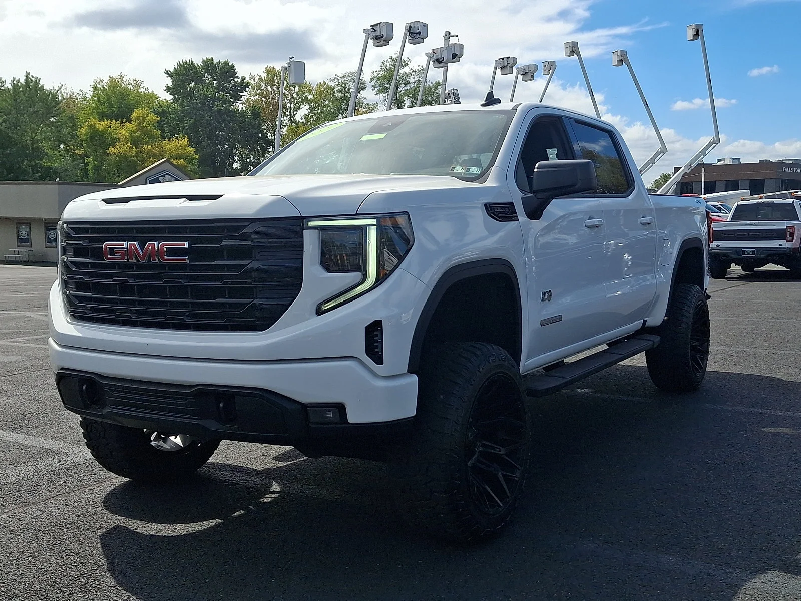 Used 2022 Summit White   Gaz GMC Elevation image 4