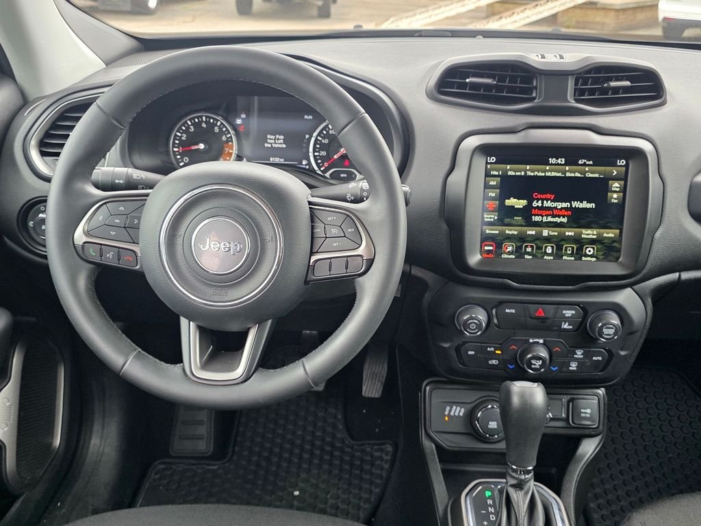 Certified Used 2022 Gray Jeep Latitude image 18