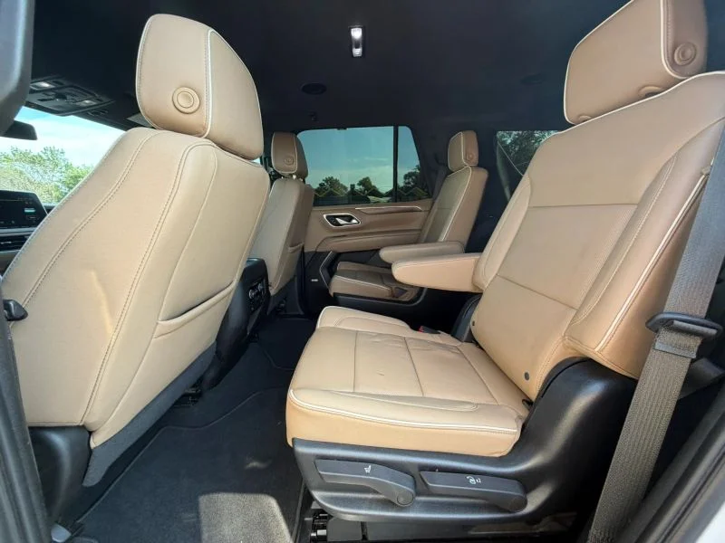 Used 2022 White Chevrolet Premier Sport Utility 4D image 12