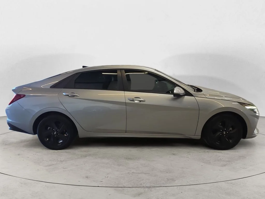 Used 2021 Silver Hyundai SEL image 7