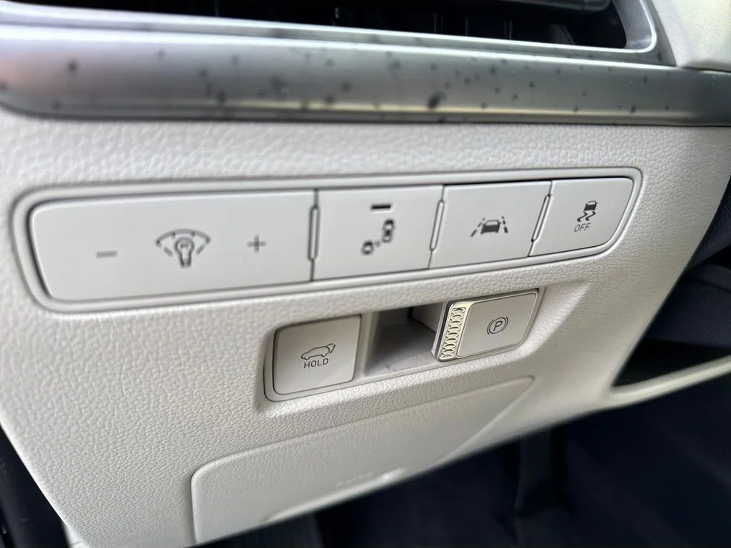 Used 2021 Graphite Hyundai SEL image 12