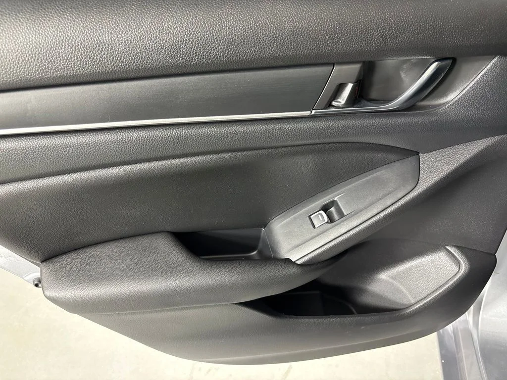 Used 2020  Honda LX image 33
