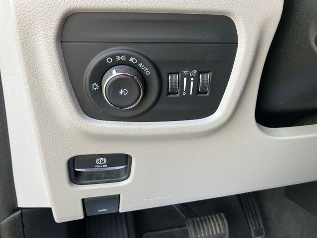 Certified Used 2021 Diamond Black Crystal Pearlcoat Jeep Overland image 14