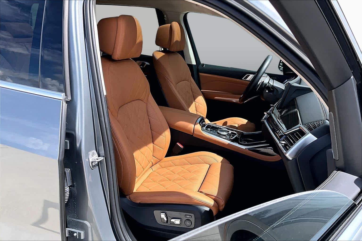 Used 2024 Skyscraper Grey Metallic BMW xDrive40i image 9