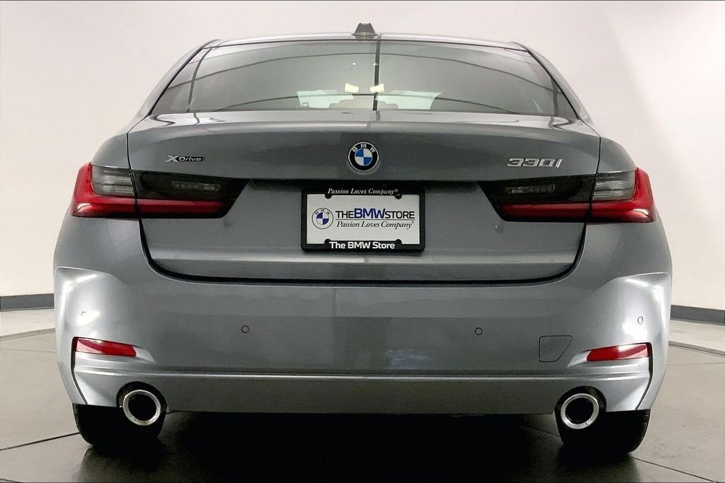 Used 2025 Skyscraper Grey Metallic BMW  image 3