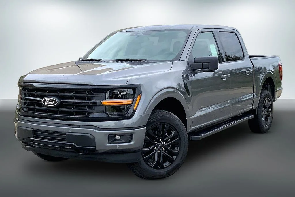 New 2026 Gray Ford XLT image 2