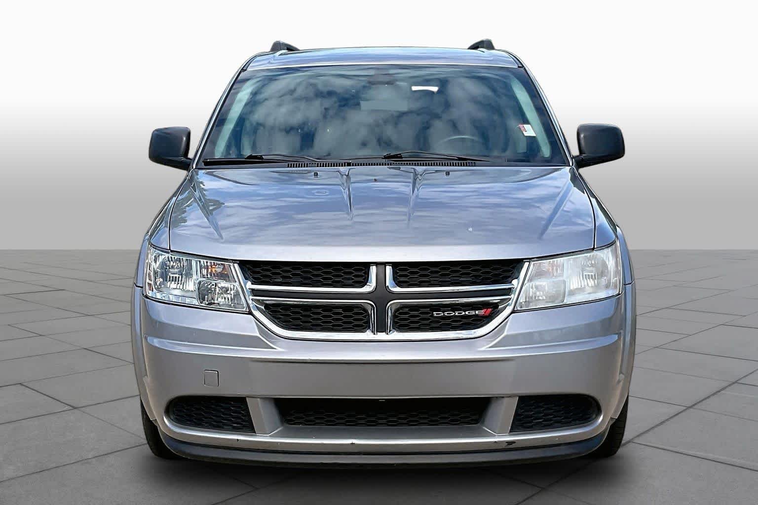 Used 2018 Billet Clearcoat Dodge SE image 4