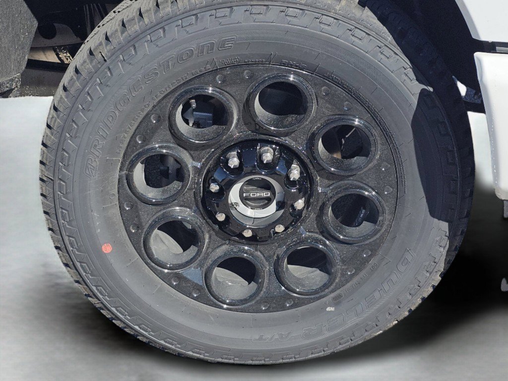 New 2026 Oxford White Ford LARIAT image 22