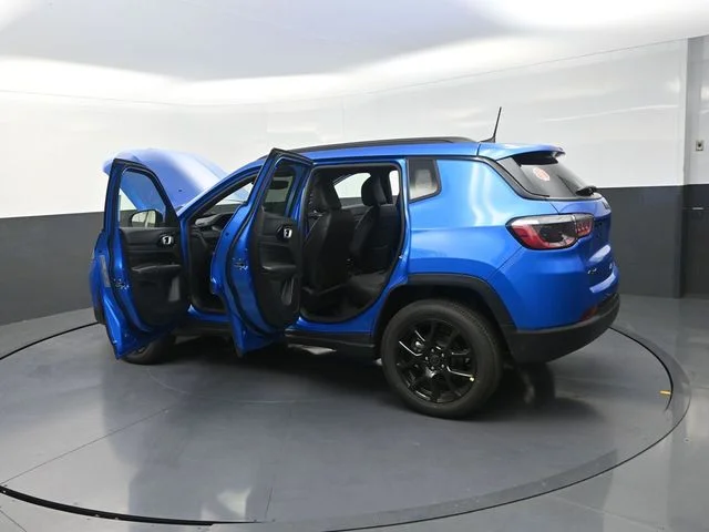 New 2026 Hydro Blue Pearlcoat Jeep Latitude image 33