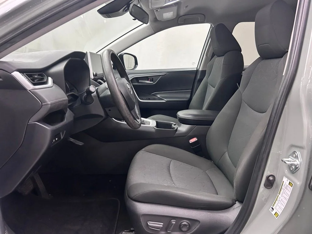 Used 2023  Toyota XLE image 12
