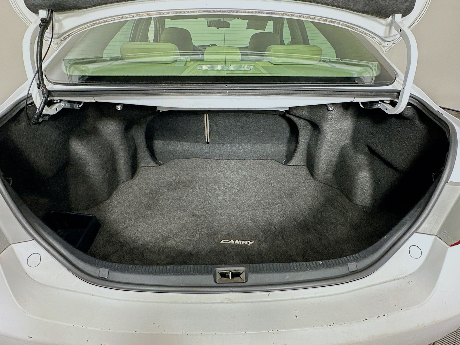 Used 2009 Super White Toyota LE image 22