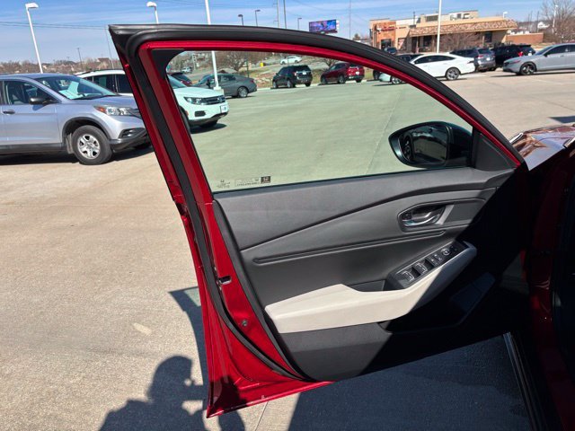 Certified Used 2025 Radiant Red Metallic Honda SE image 39