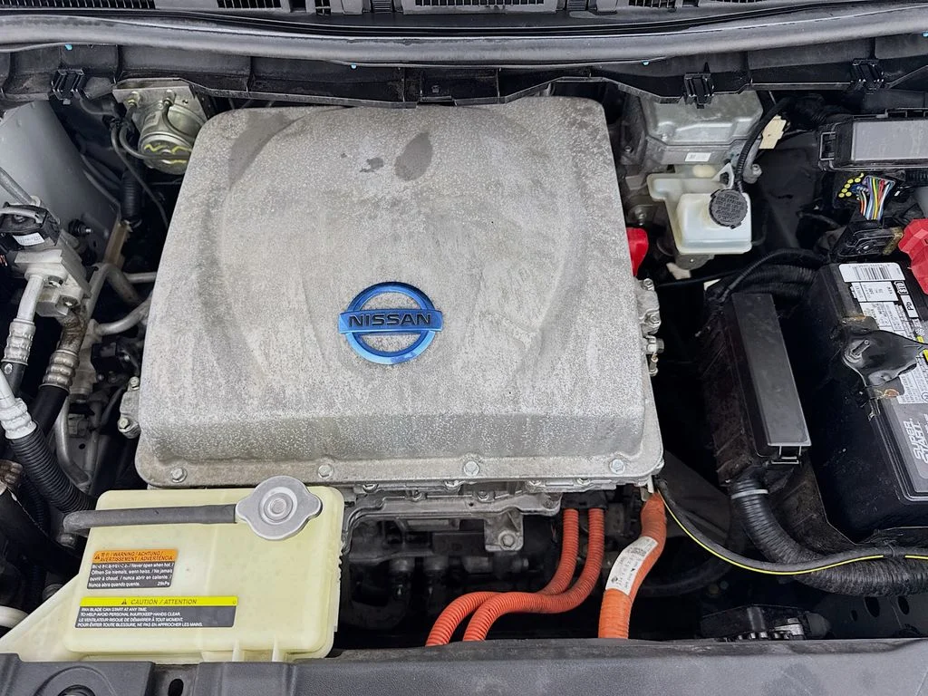 Used 2014 Brilliant Silver Nissan SL image 38