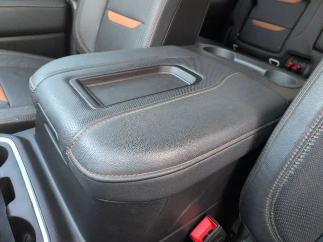 Used 2021 Summit White GMC  image 18