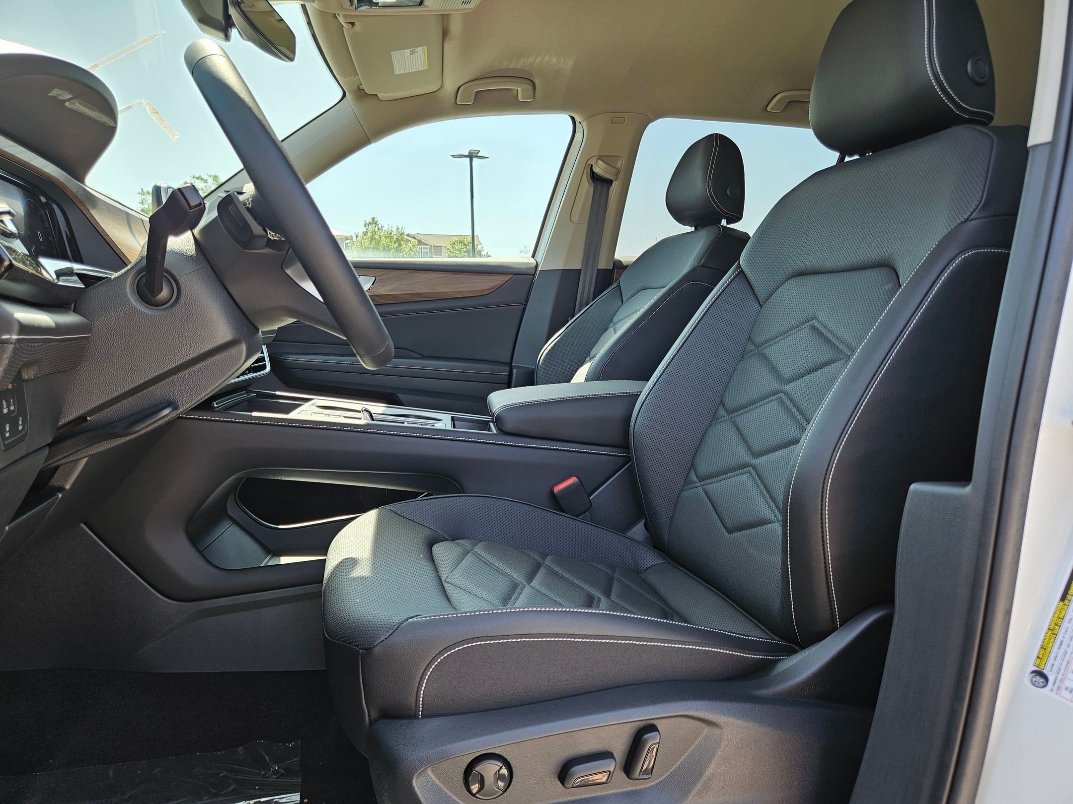 New 2026 Opal White Pearl Volkswagen 2.0T SE image 5