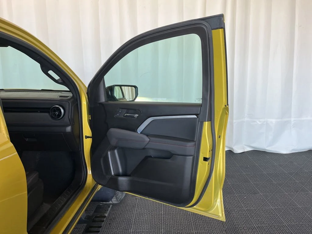 Used 2023 Yellow Chevrolet Z71 image 19