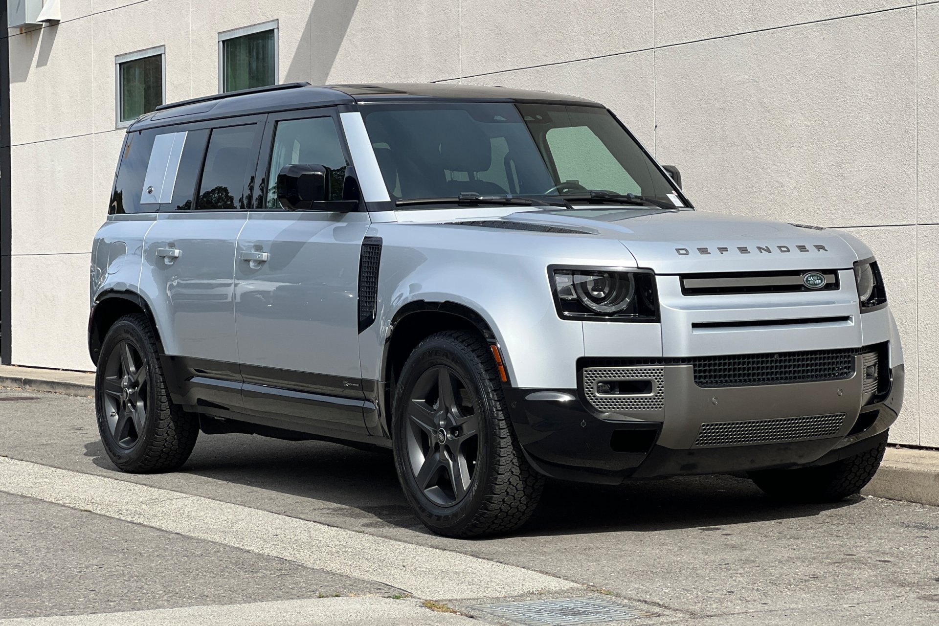 Used 2021 Hakuba Silver Metallic Land Rover X-Dynamic HSE image 9