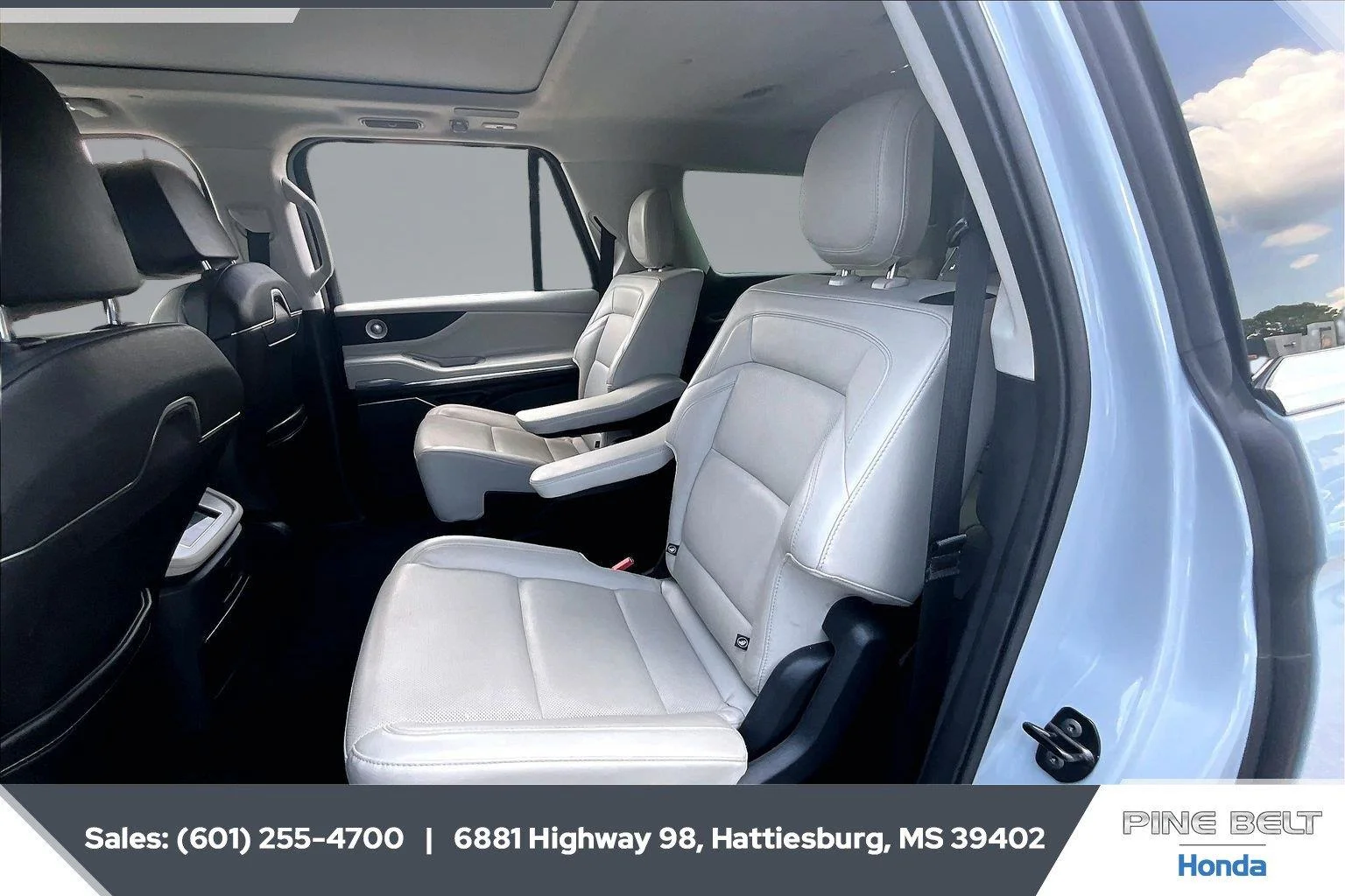 Used 2025 Gray Mist Metallic Tri-Coat Lincoln Reserve image 19