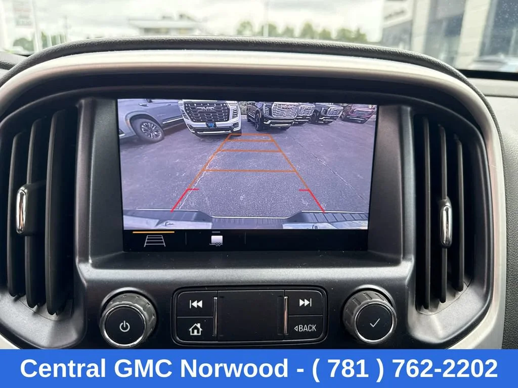 Used 2020 Gray GMC 4WD SLE image 17