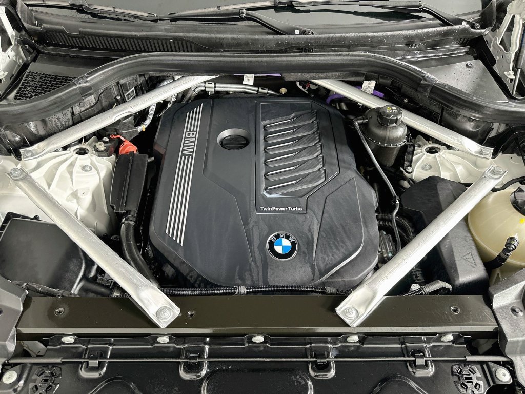 Certified Used 2023 Alpine White BMW xDrive40i image 31