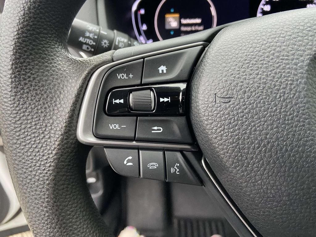 Used 2018  Honda EX image 33