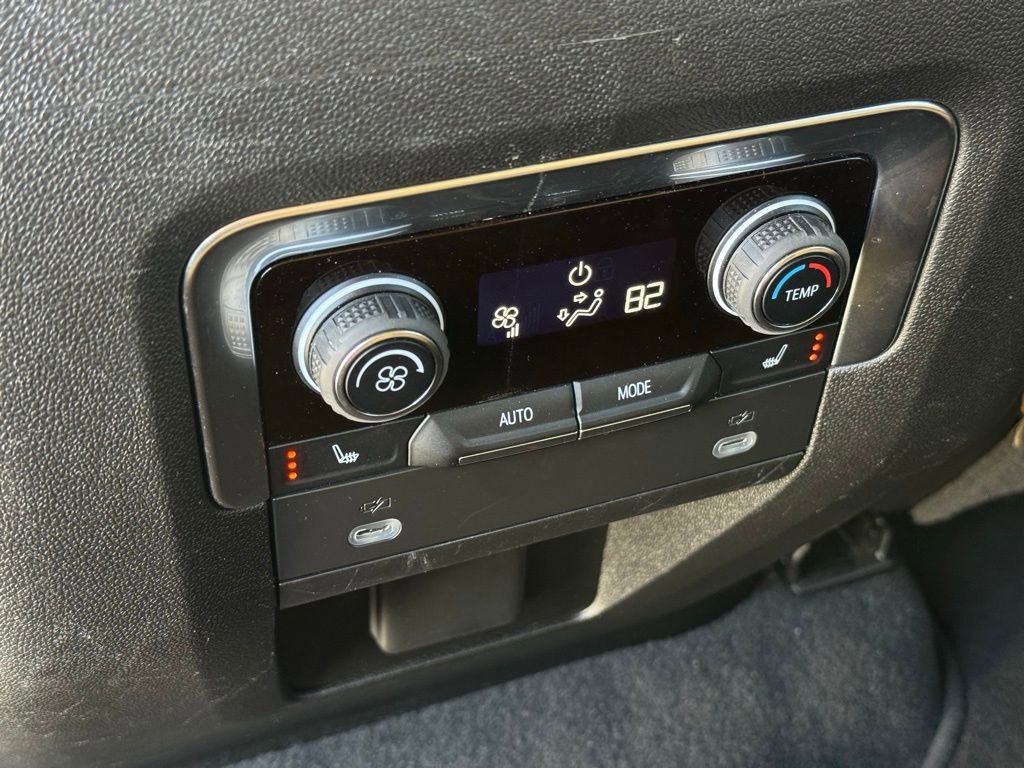2024 Chevrolet Suburban Premier - Photo 23