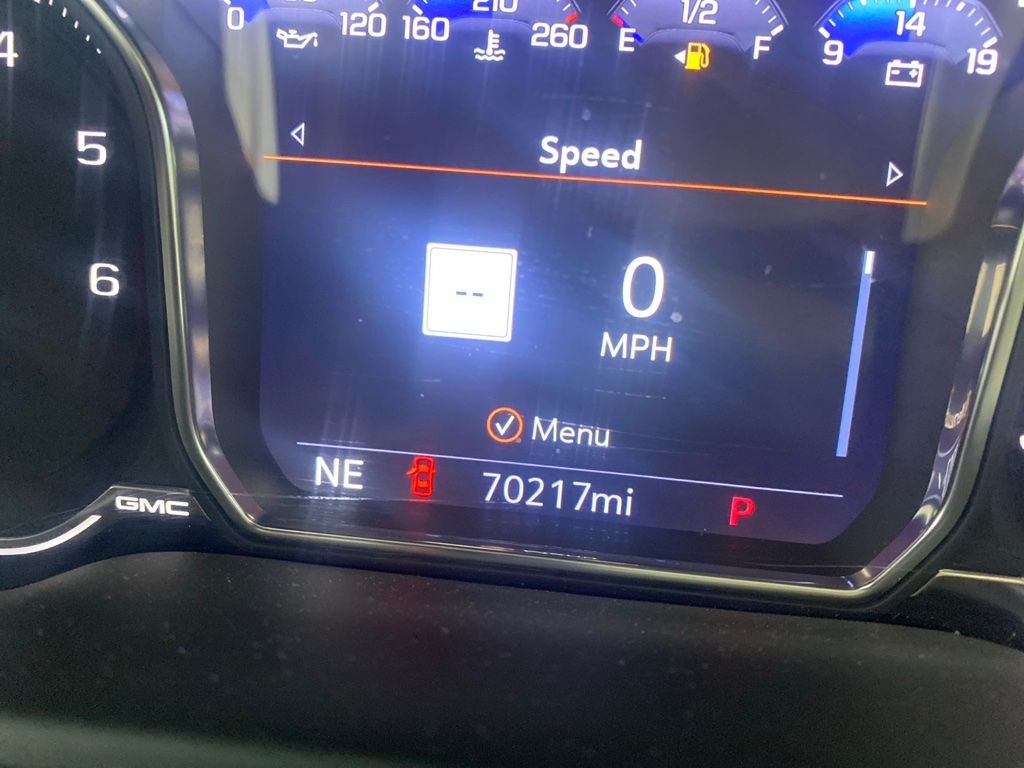 Used 2021 White GMC Denali image 2