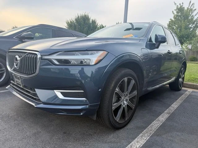 Used 2018 Blue Volvo T8 Inscription image 2