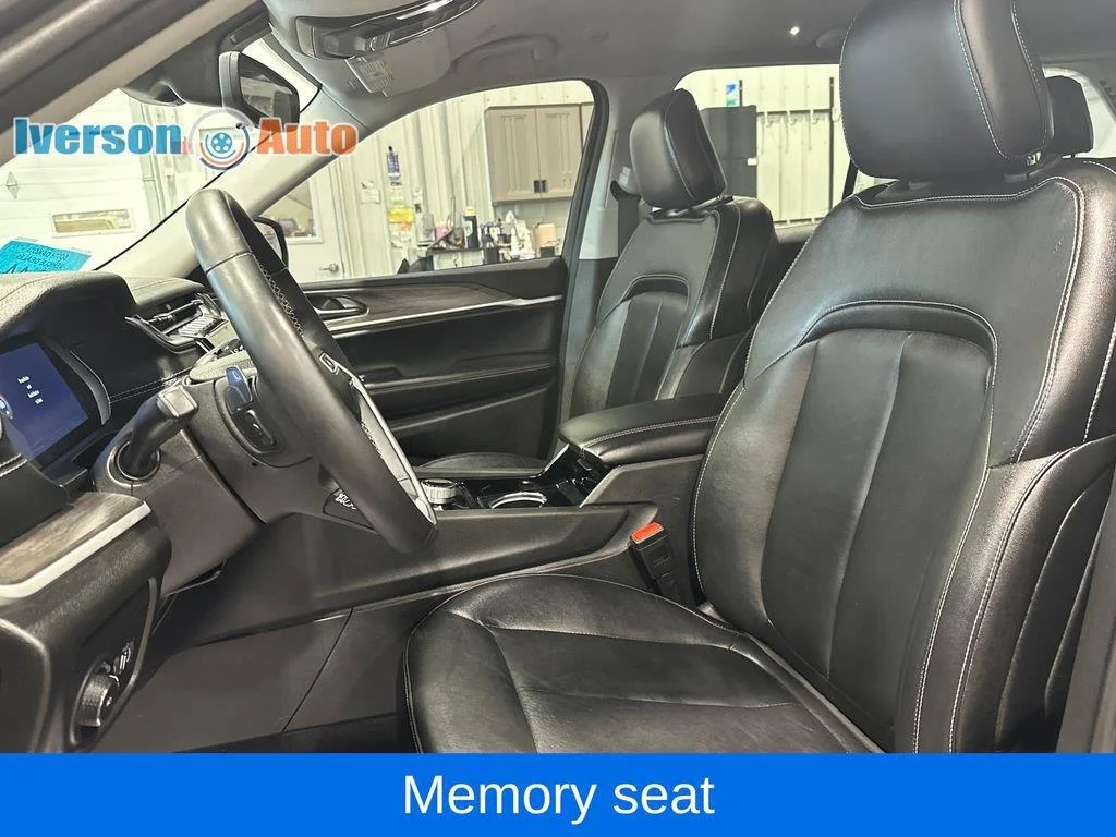 Used 2023 Gray Metallic Jeep Limited image 22