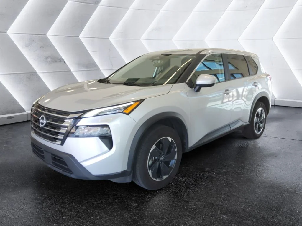 Used 2025 Silver Nissan SV image 3