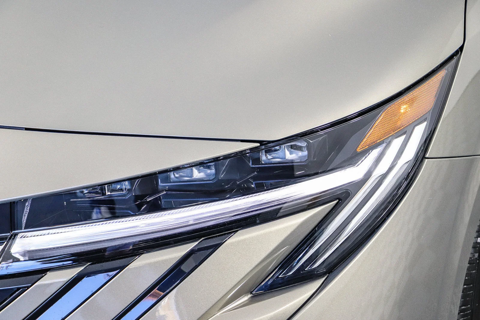 New 2027 Imperial Bronze Nissan SV image 4