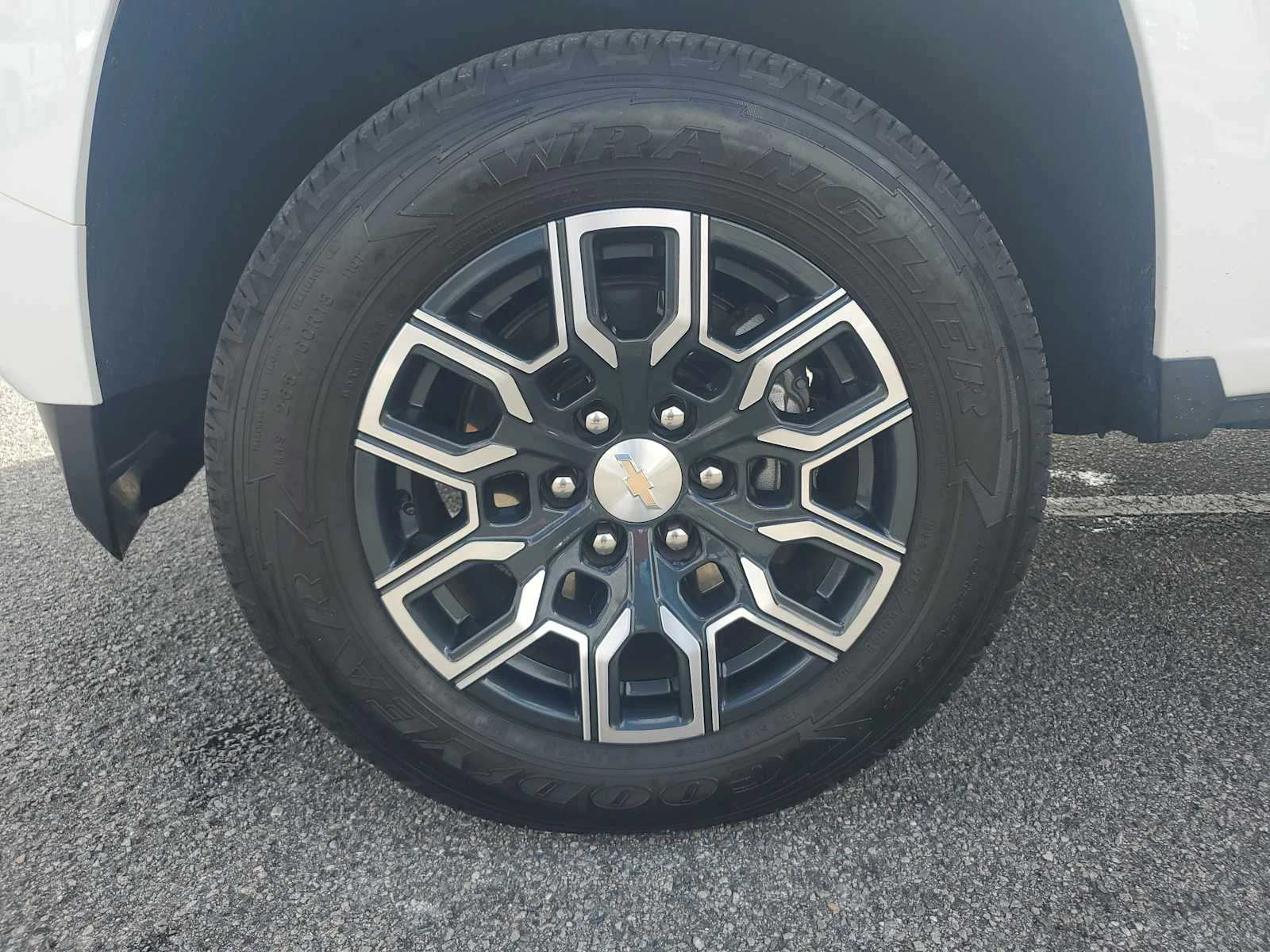 Used 2024 Summit White Chevrolet LT image 14