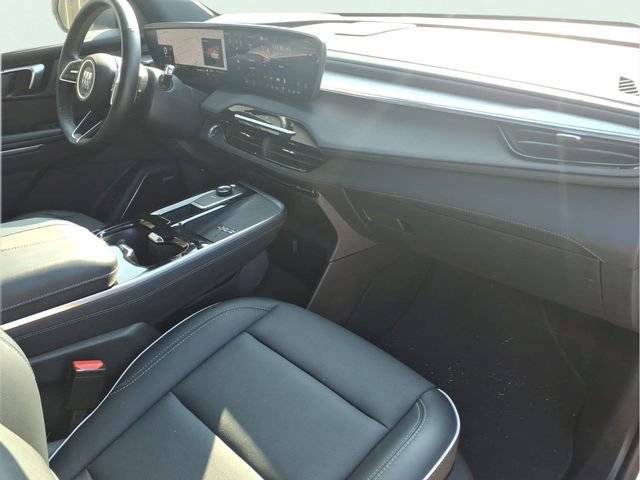 Used 2025 Summit White Buick Preferred image 25