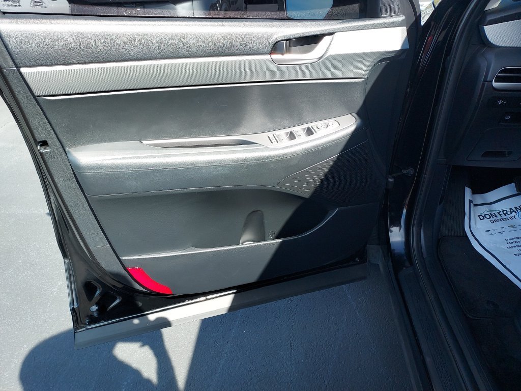 Used 2023 Black Hyundai SEL image 12