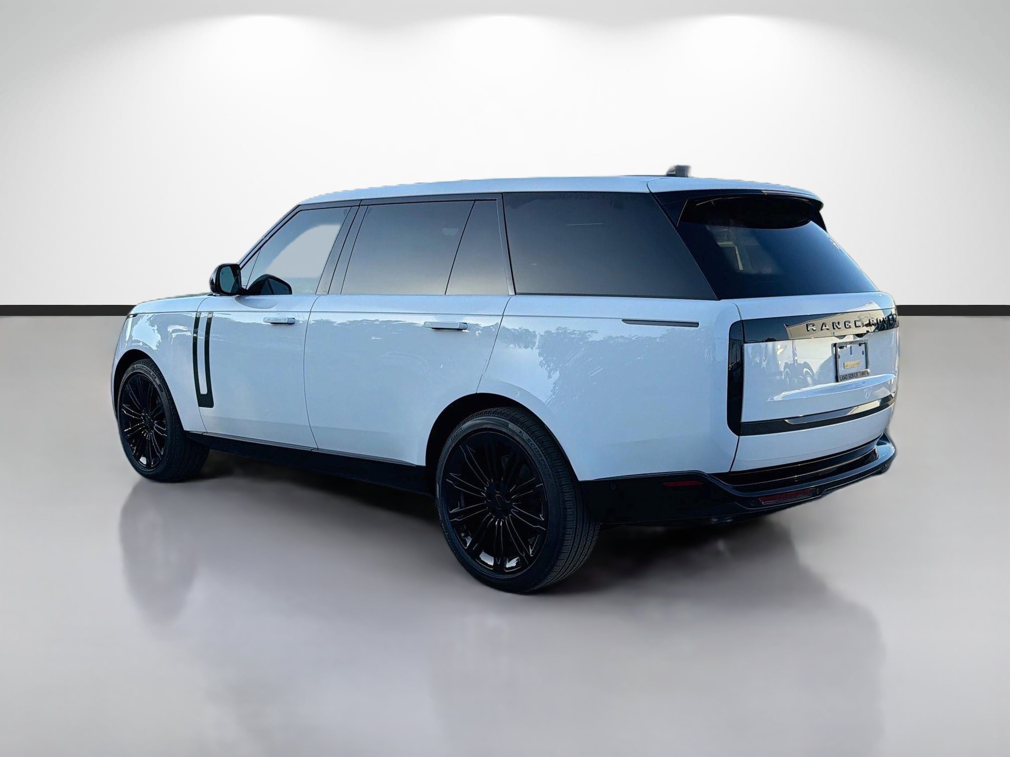 New 2026 Fuji White Land Rover SE image 3