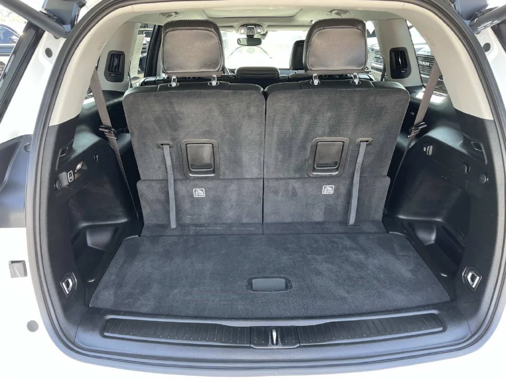 Used 2023 White Jeep Limited image 17