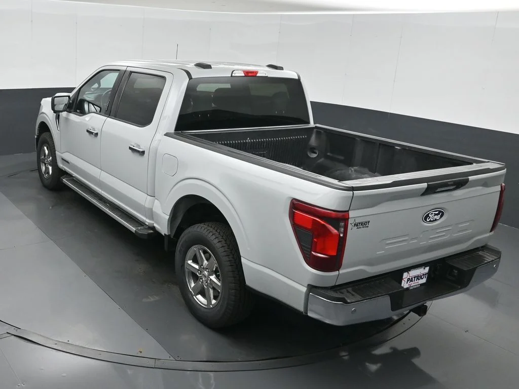 Used 2024 White Ford XLT image 29