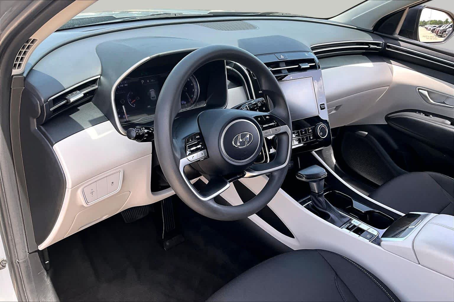 Used 2024 Hampton Gray Hyundai SE image 16