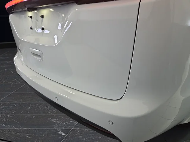 New 2026 Bright White Clear-Coat Exterior Paint Chrysler Select image 34