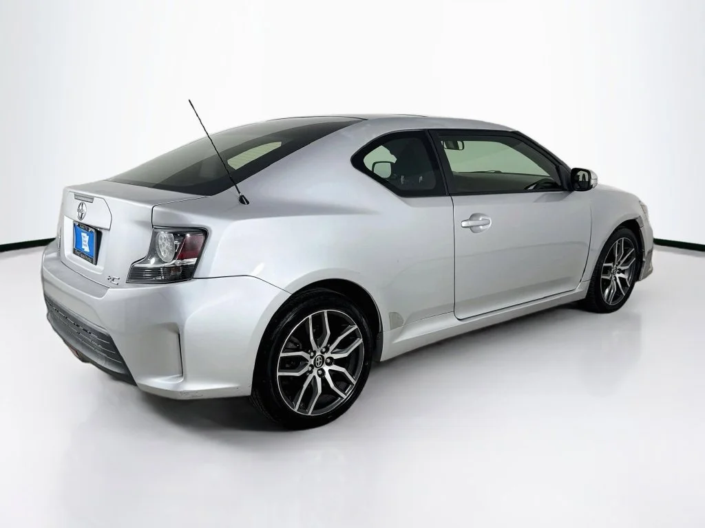Used 2014 Classic Silver Metallic Scion Base image 7