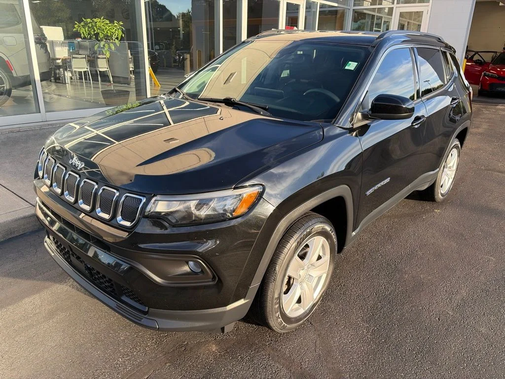 Used 2022 Black Jeep Latitude image 2