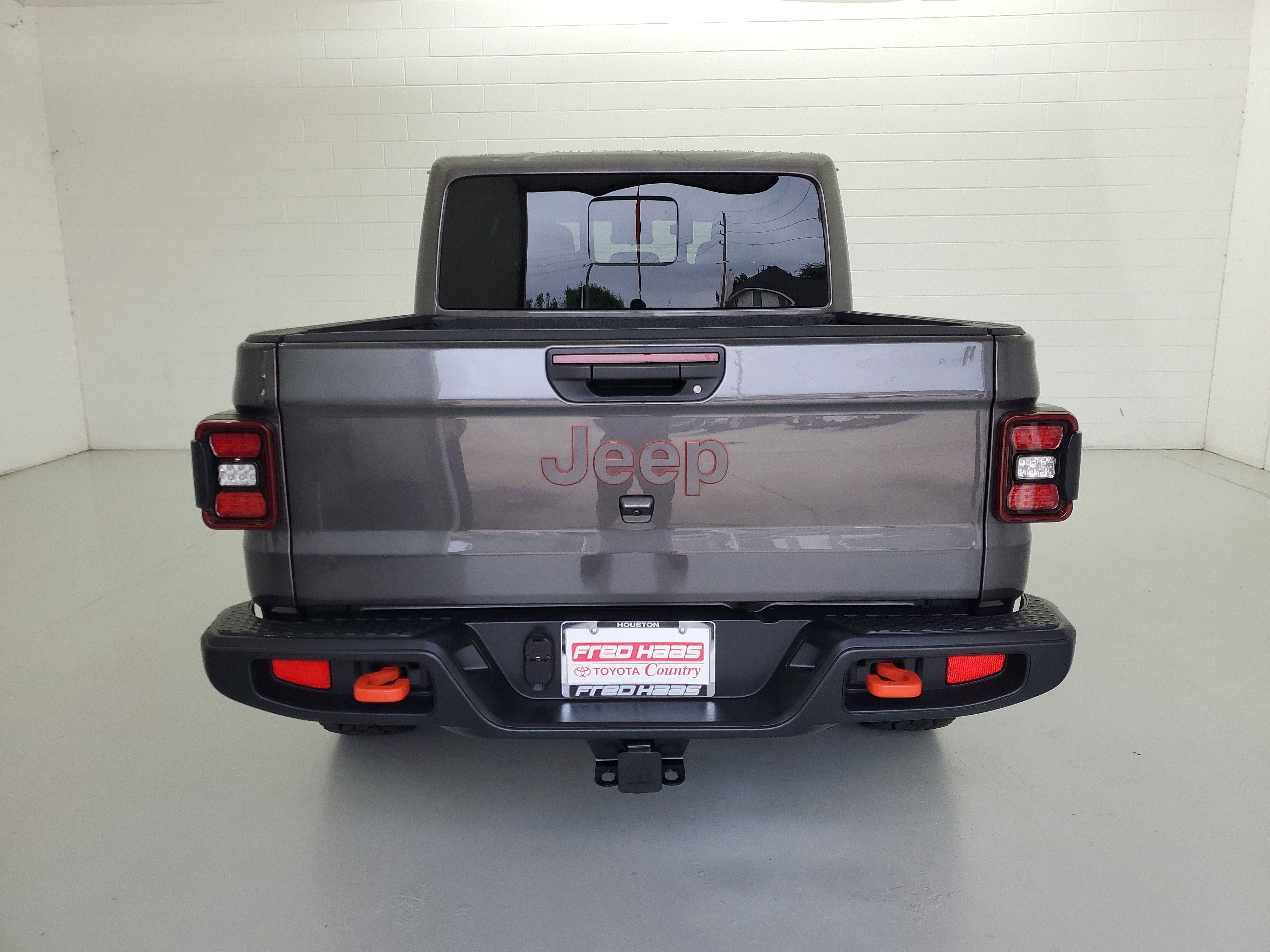 Used 2025 Granite Crystal Metallic Clearcoat Jeep Mojave image 6