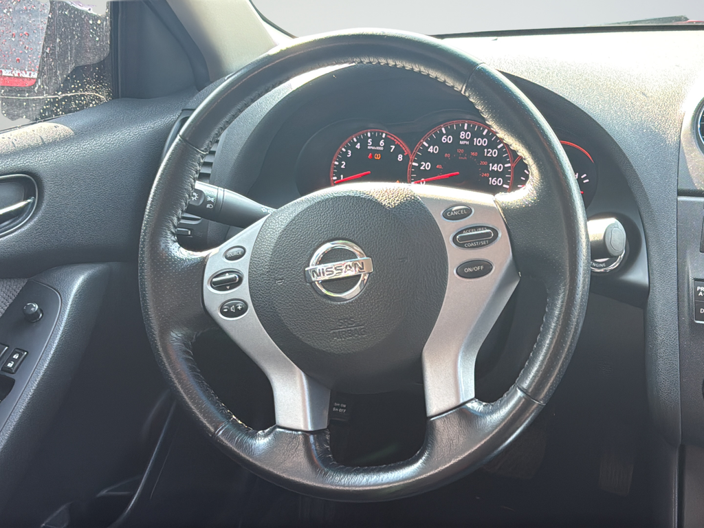 Used 2009 Red Nissan 2.5 S image 19