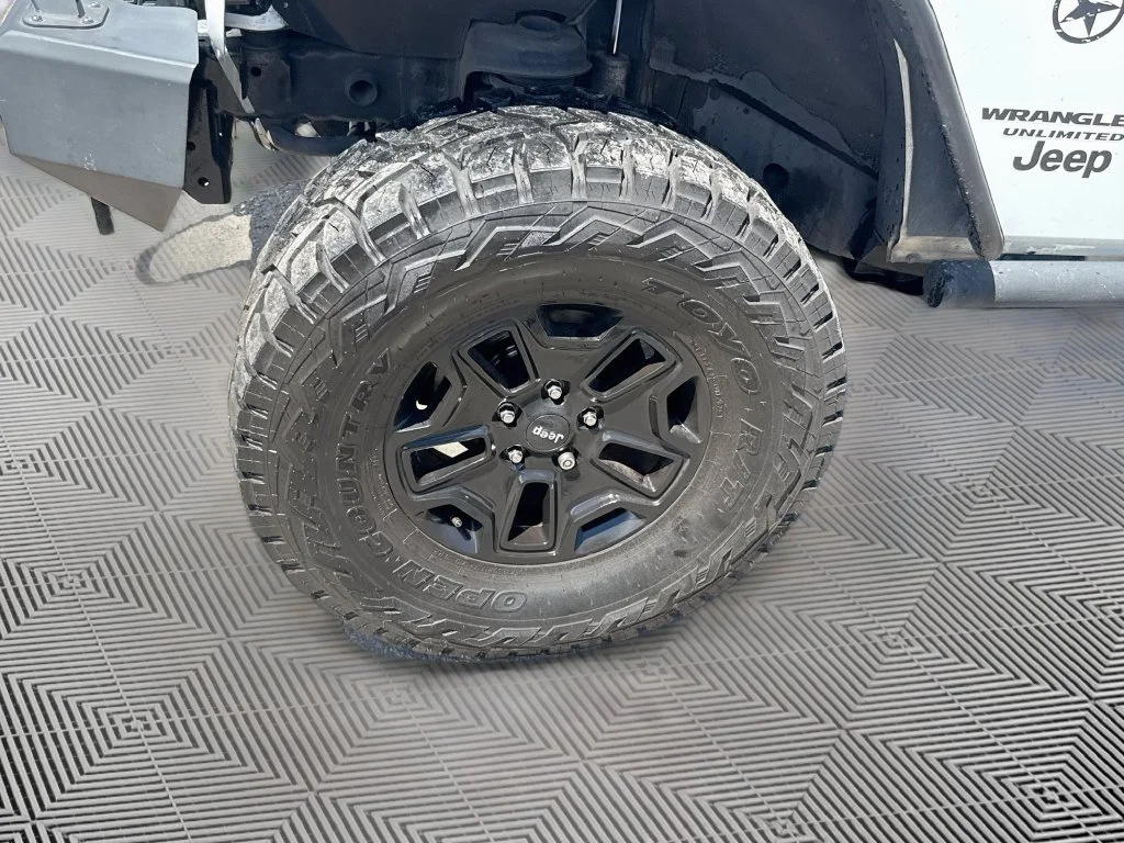 Used 2016 White Jeep Unlimited Rubicon image 34