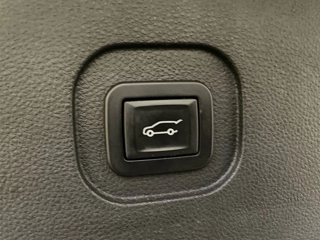 Used 2016 Siren Red Tintcoat Chevrolet LTZ image 8